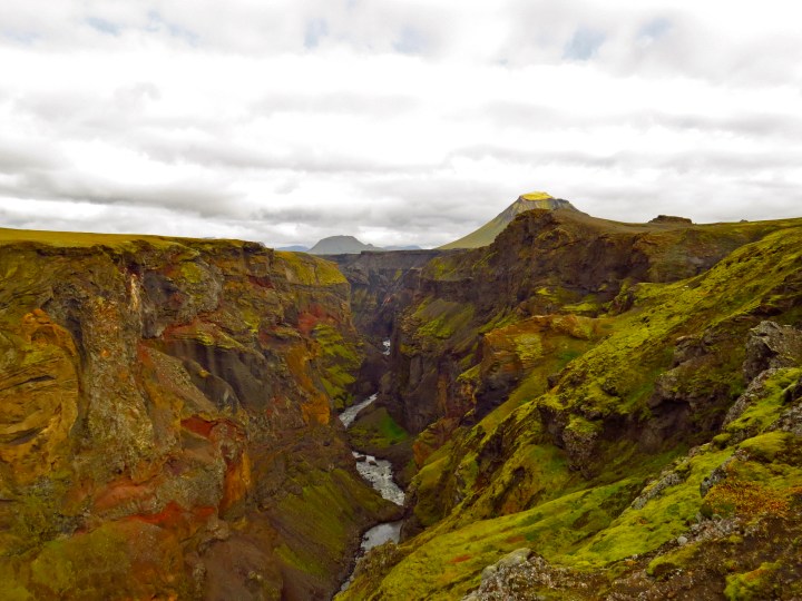 this incredible canyon was only 400m from the track, but toally invisible if you didn;t follow the little trail of stone piles...